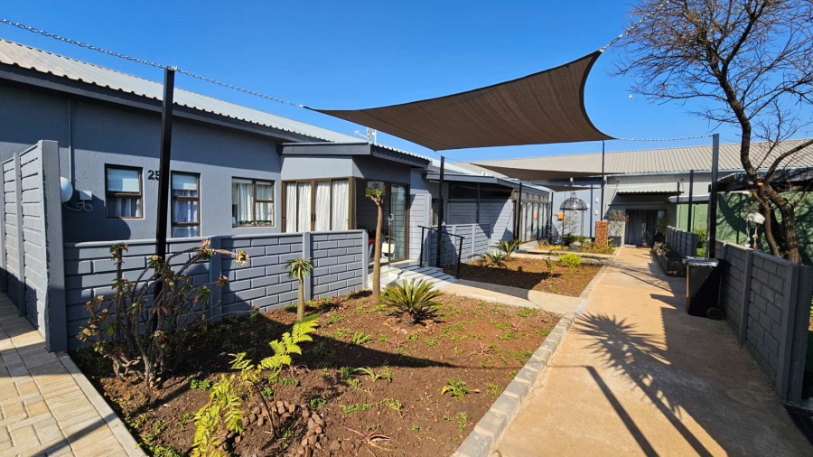 To Let 1 Bedroom Property for Rent in Melodie North West